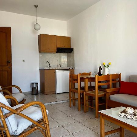 Michael Apartments Agia Marina  Bagian luar foto