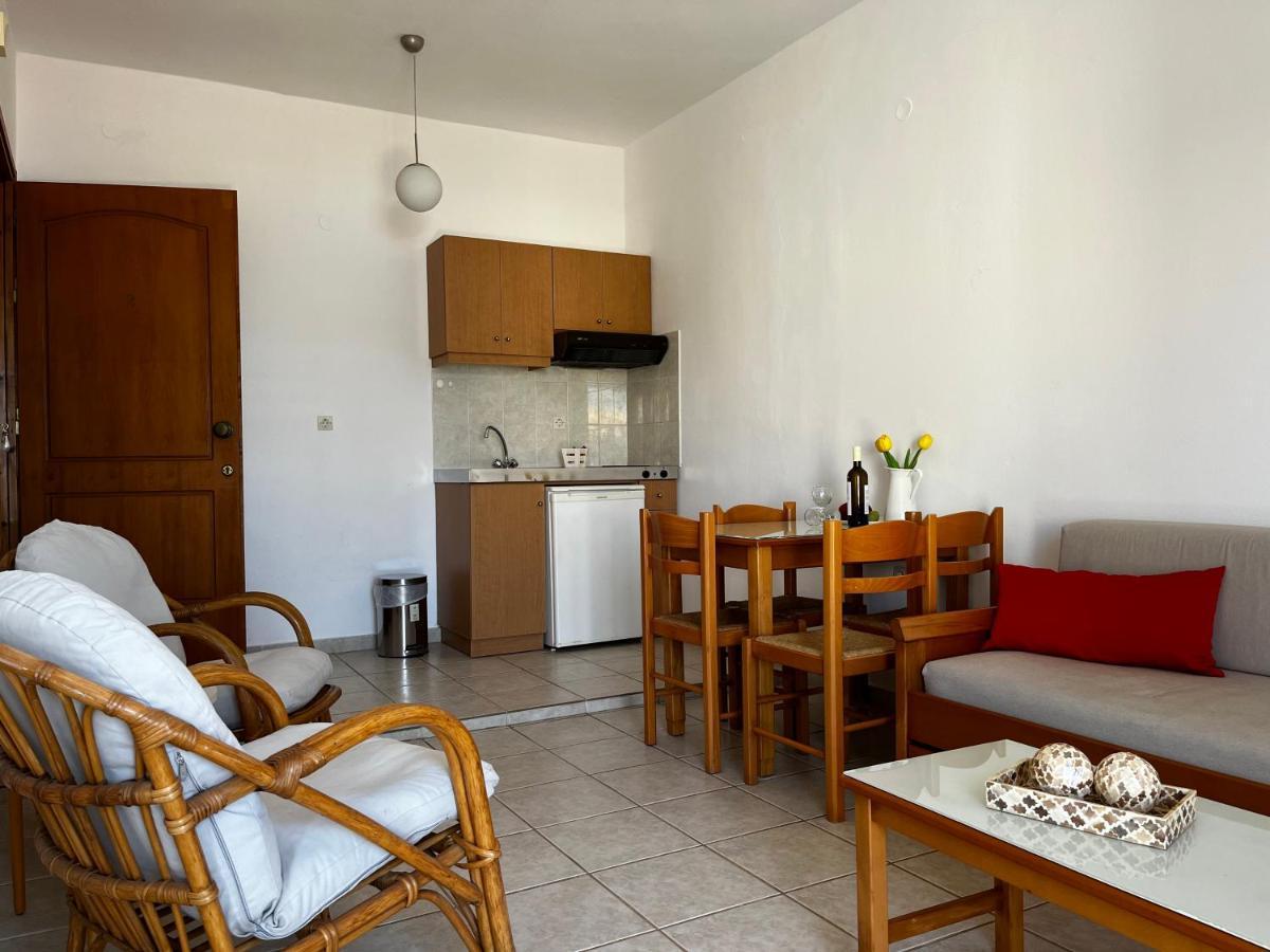 Michael Apartments Agia Marina  Bagian luar foto