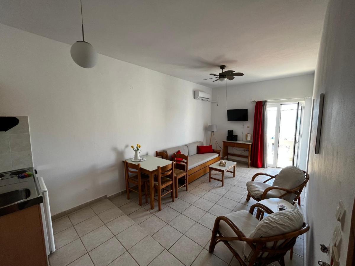Michael Apartments Agia Marina  Bagian luar foto