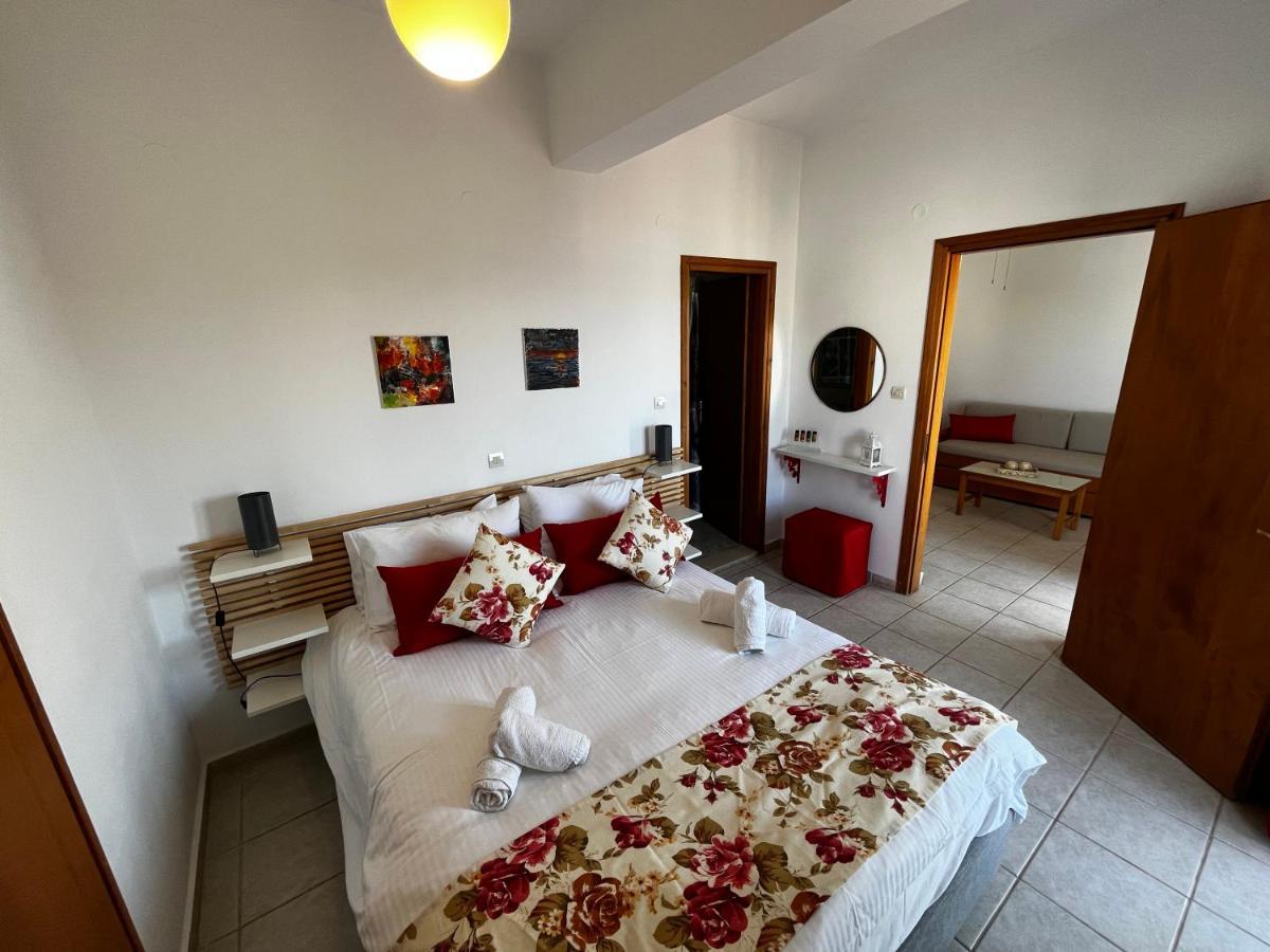 Michael Apartments Agia Marina  Bagian luar foto