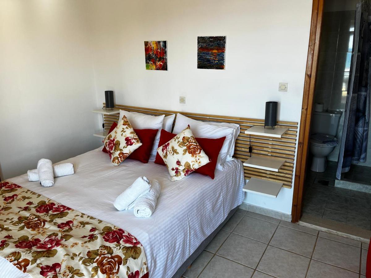 Michael Apartments Agia Marina  Bagian luar foto