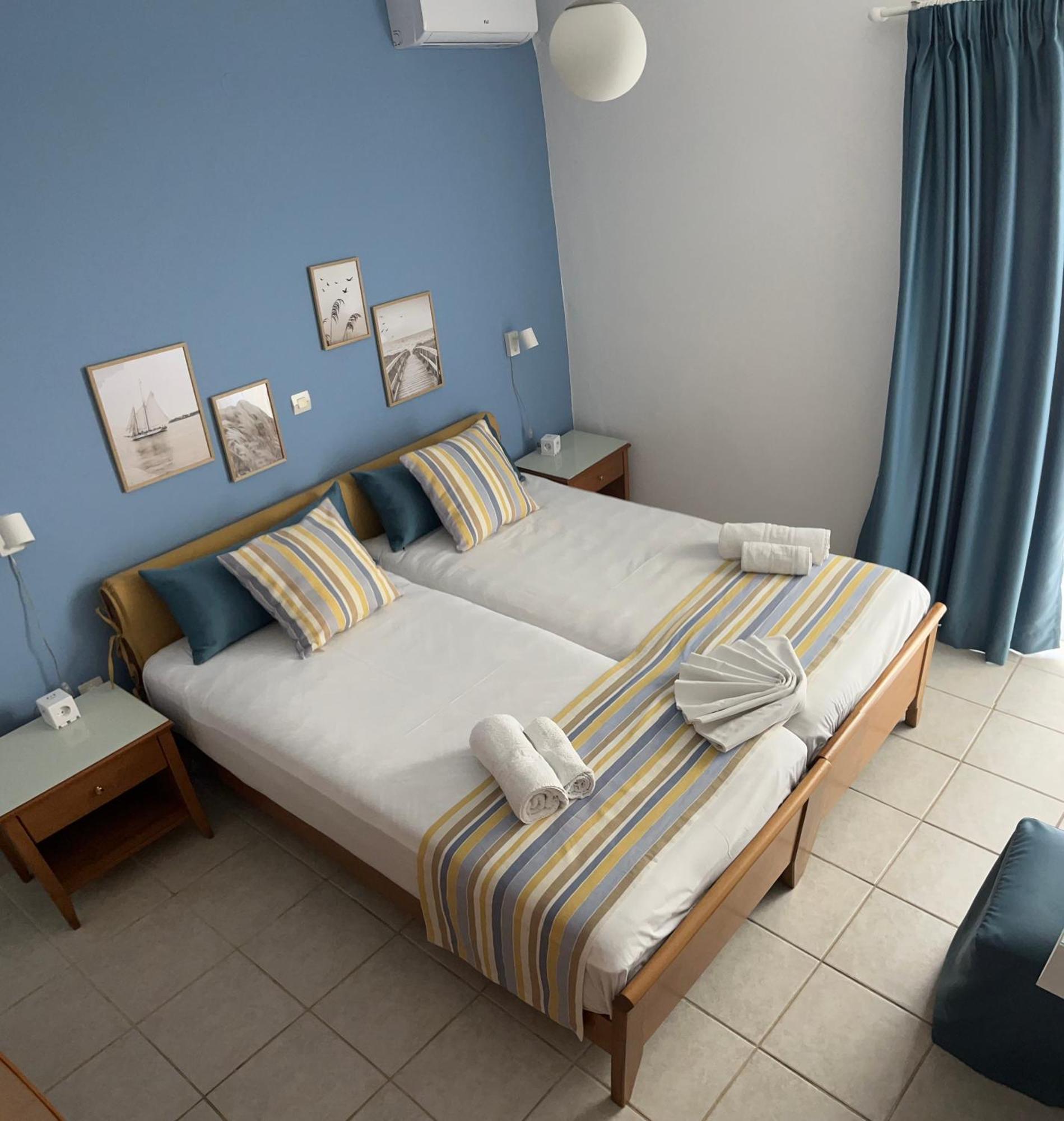 Michael Apartments Agia Marina  Bagian luar foto