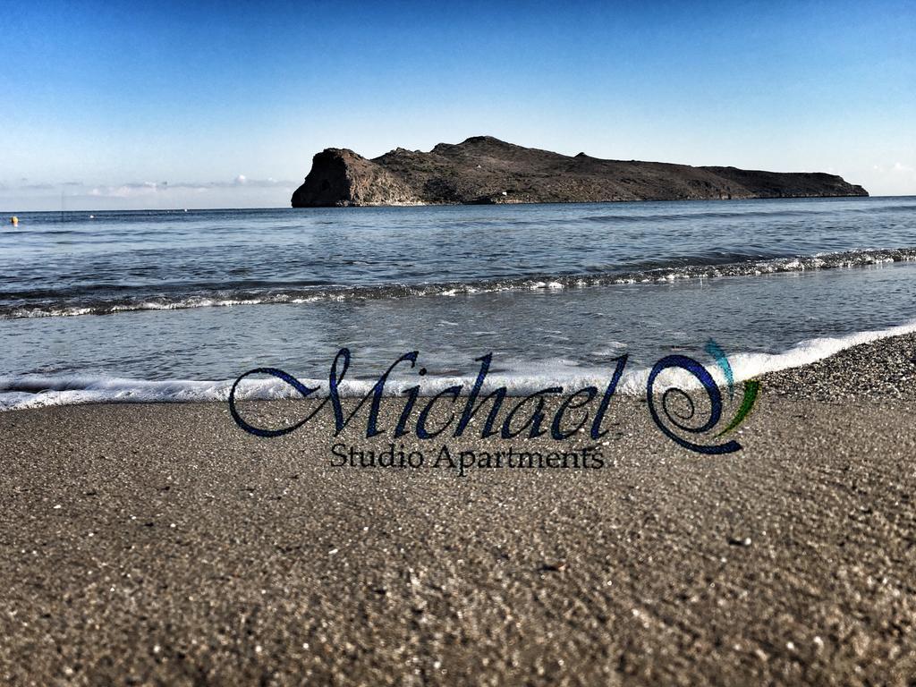 Michael Apartments Agia Marina  Bagian luar foto