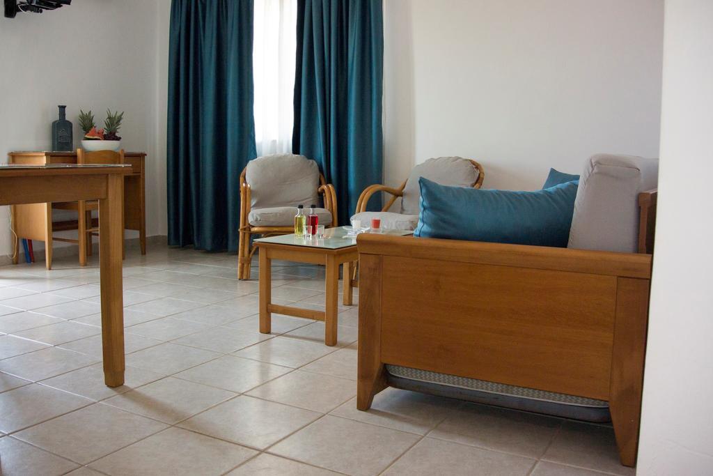 Michael Apartments Agia Marina  Bagian luar foto
